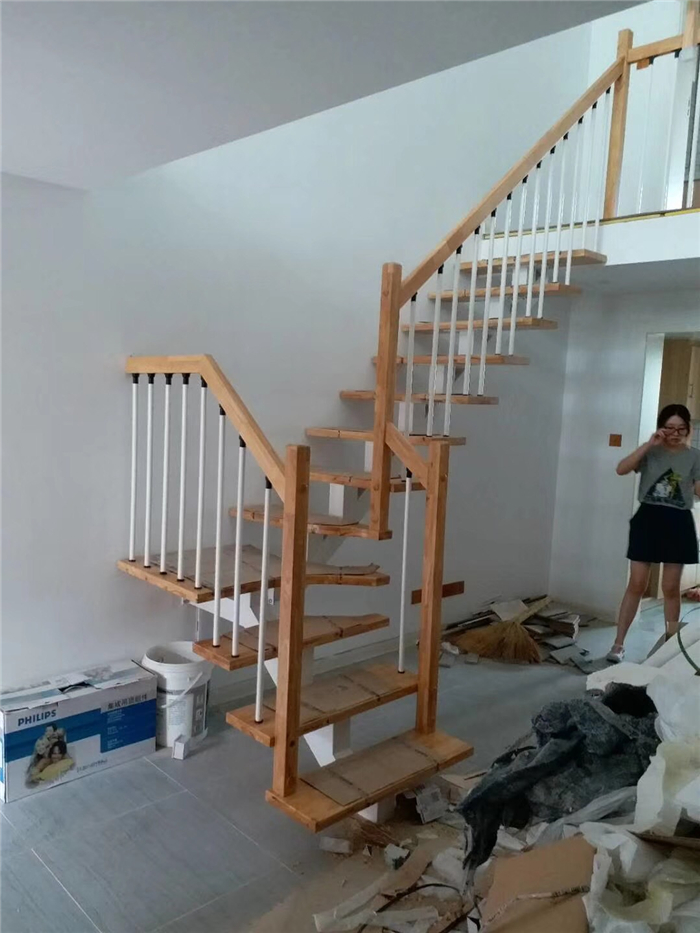 家庭鋼木樓梯